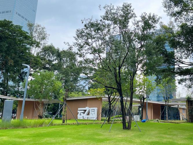 位置: 深圳湾科技生态园2栋附近的云之园,在一片草坪中间\\nwifi:无